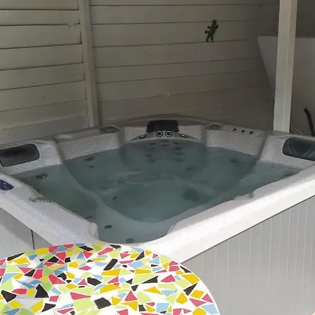 Appartement Tout Confort Au Calme Avec Jacuzzi Mouguerre Exterior photo